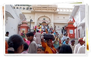 Pilgrims at Brahma Temple, Pushkar, Rajasthan