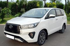Innova-crysta-side-on