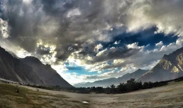 Ladakh via Srinagar Tour
