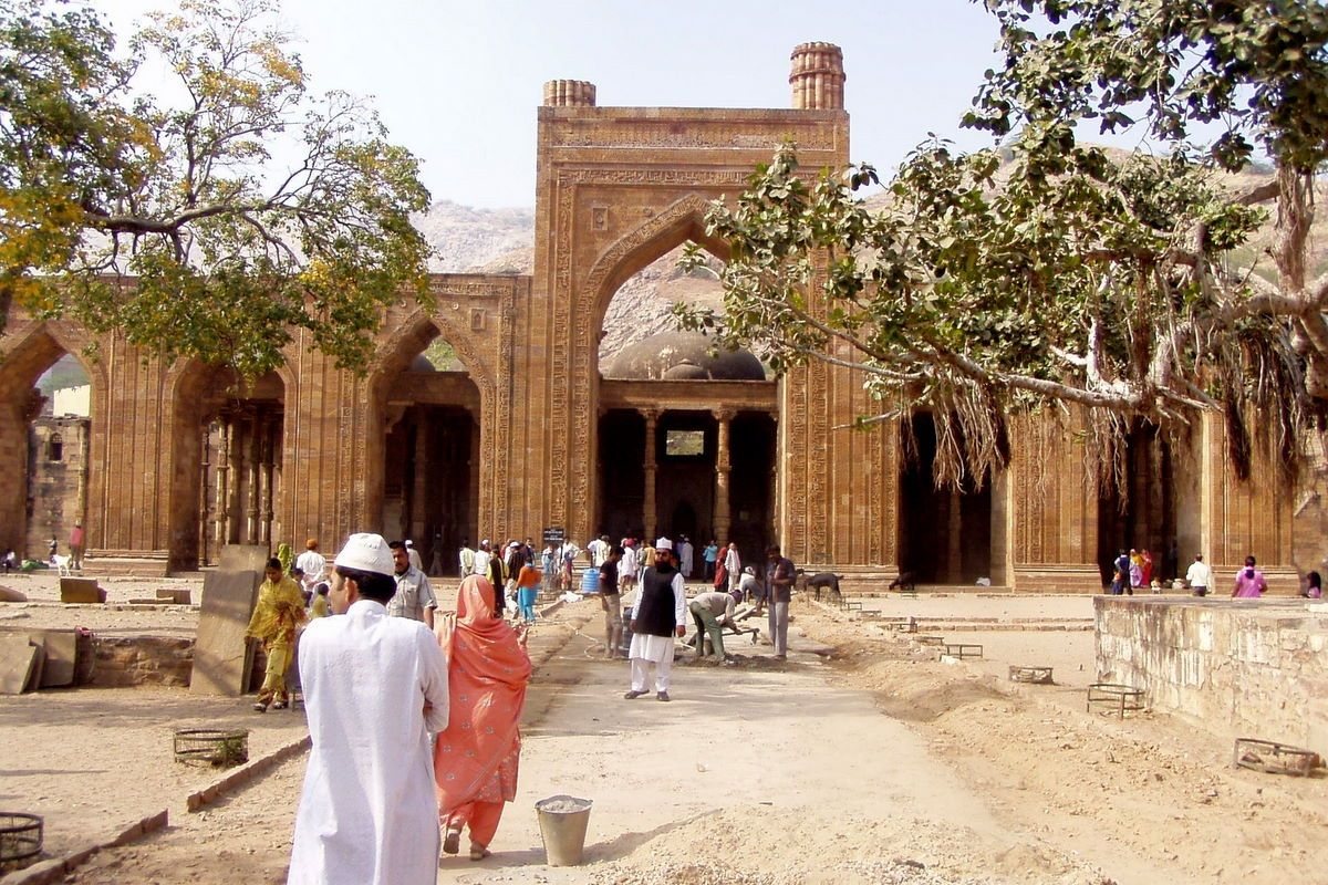 Adhai Din Ka Khopra mosque in Ajmer showing ancient Indo-Islamic architecture