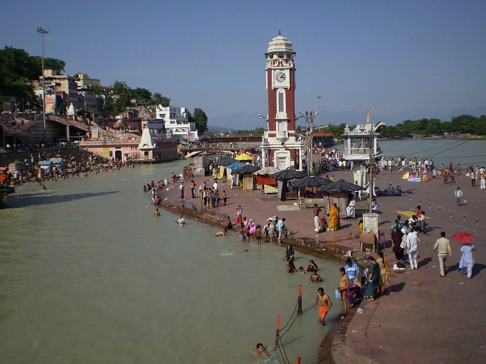 Har Ki Pauri Ganga Aarti at sunset during a private Haridwar sightseeing tour